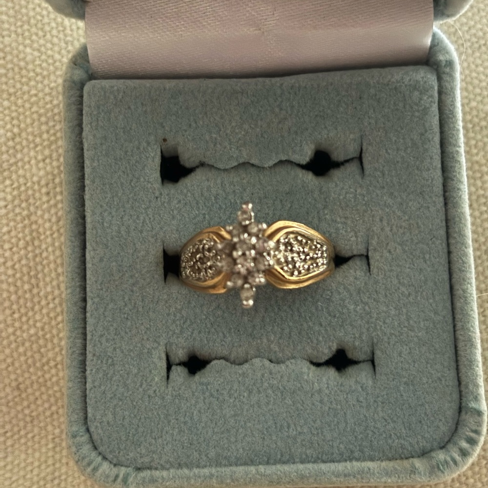 Elegant Gold and Silver Women's Ring